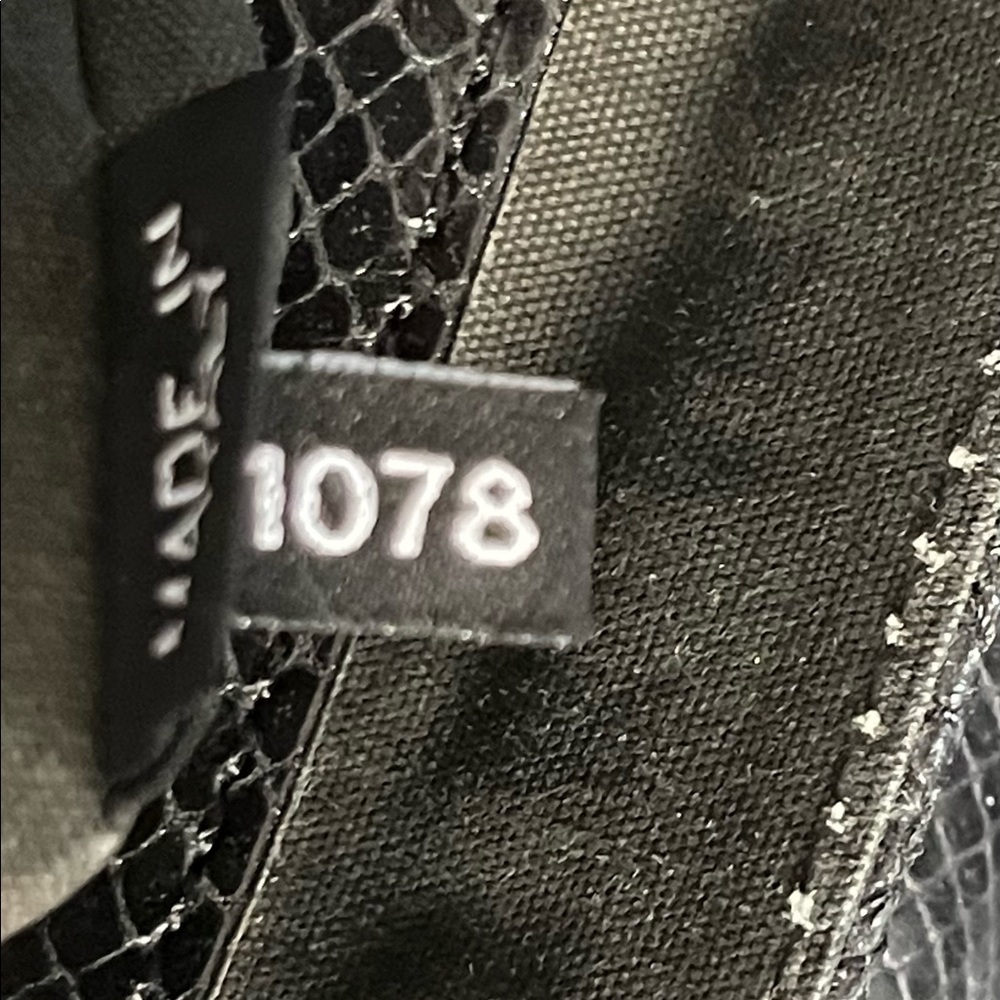 Authentic Marc Jacobs Python Embossed Gold Studs … - image 4